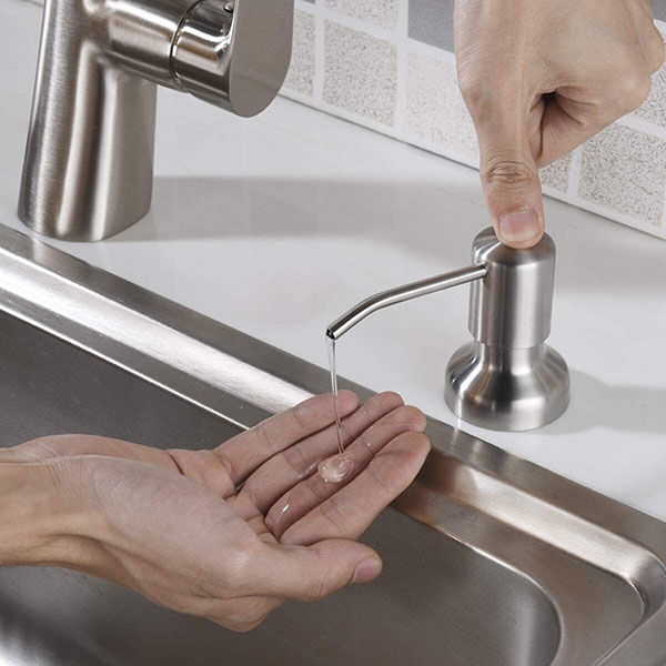 Das perfekte Paar Küchenarmaturen mit Seifenspender 4 Kitchen Faucets with Soap Dispensers