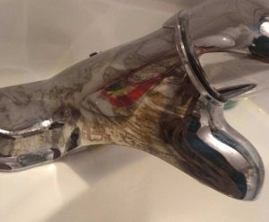 Wie gehe ich mit einer beschädigten Oberfläche des Wasserhahns um? Wie gehe ich mit einer beschädigten Oberfläche des Wasserhahns um?