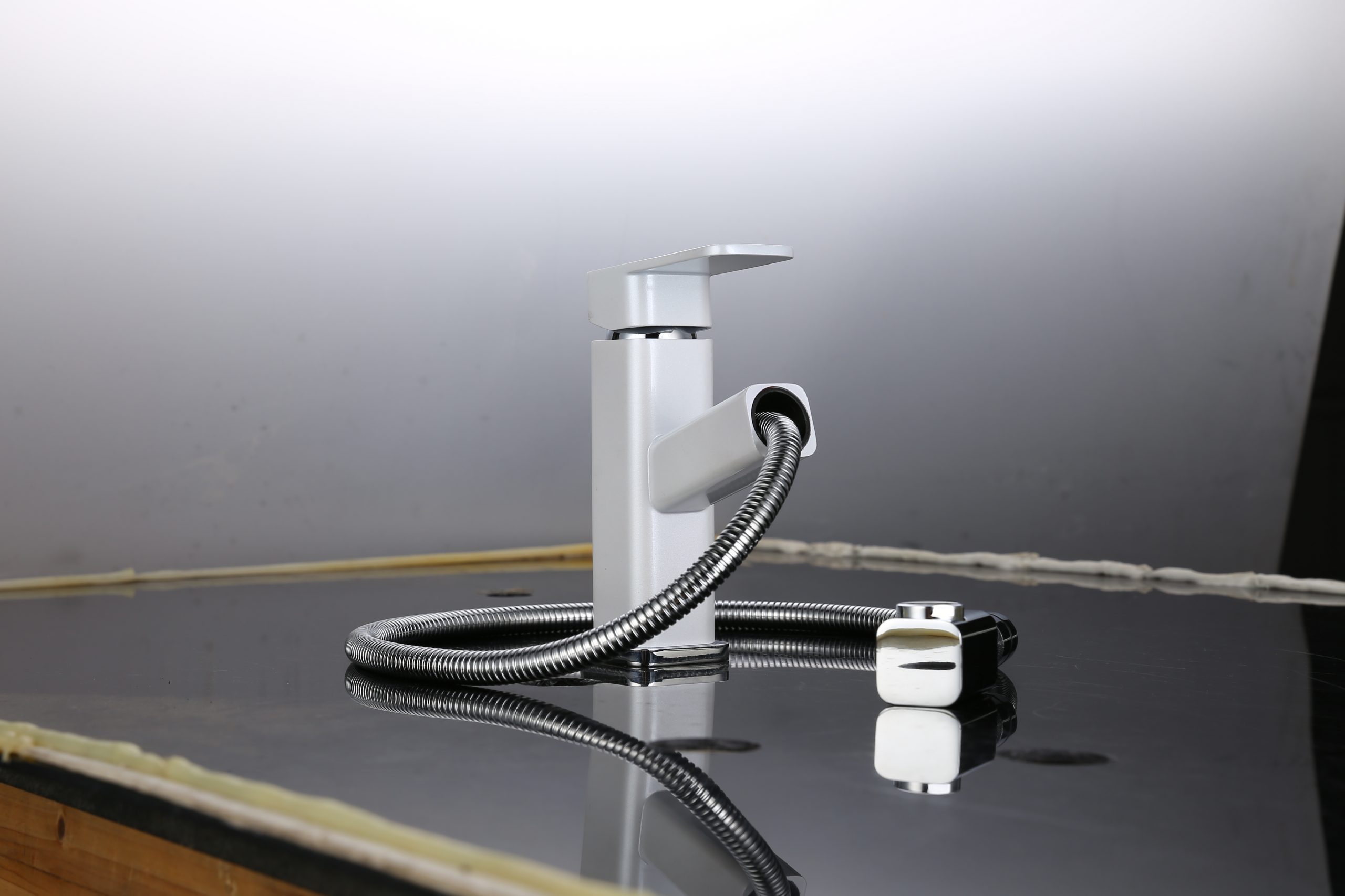 what is two tone bathroom faucet 1